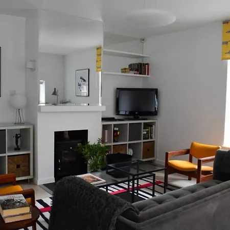 2 Bedroom Flat In Sleeps 4